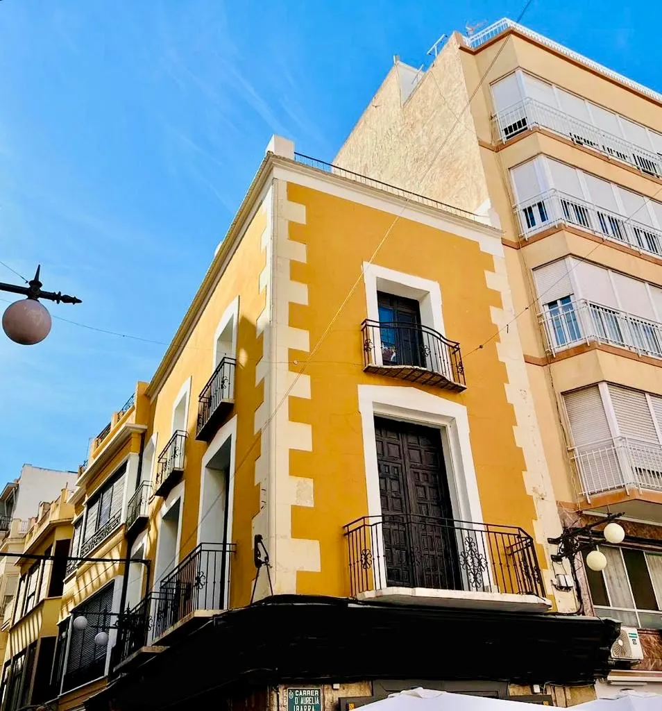 Fachada del edificio de Greenhome Troneta, en la esquina de Calle Troneta con Aurèlia Ibarra, Elche